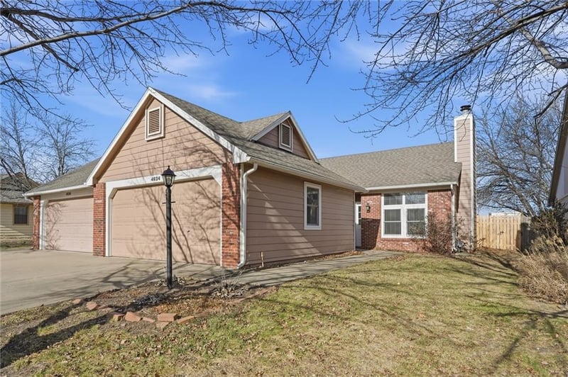 4624 Hearthside Dr, Lawrence, KS 66049