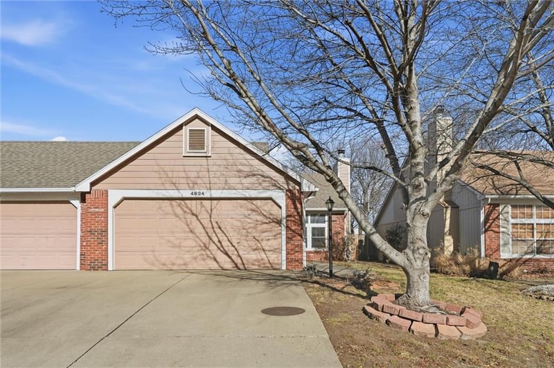 4624 Hearthside Dr, Lawrence, KS 66049