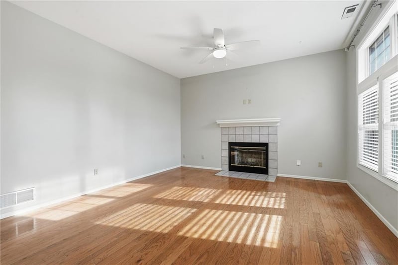 4624 Hearthside Dr, Lawrence, KS 66049