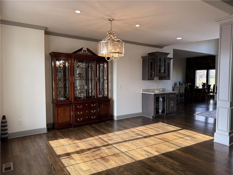 6104 103rd St, Kansas City, MO 64154