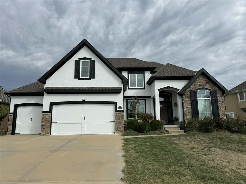 6104 NW 103rd St, Kansas City, MO 64154