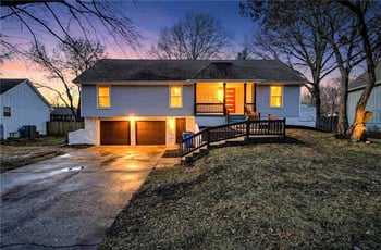 708 Montgomery Ave, Lee's Summit, MO 64081