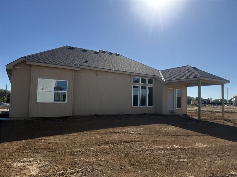 9008 Poplar Ave, Kansas City, MO 64156