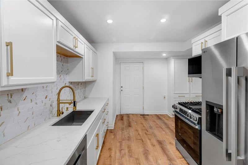 4504 43rd St, Kansas City, MO 64130