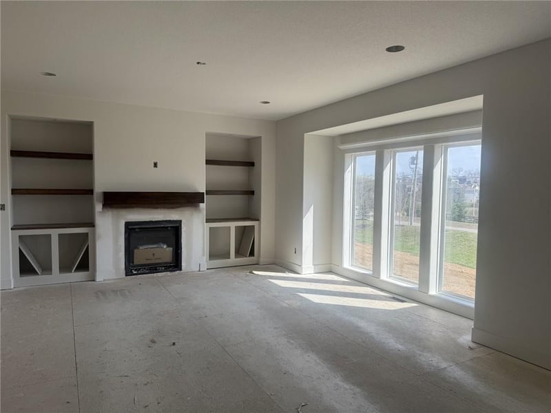 8931 Poplar Ave, Kansas City, MO 64156