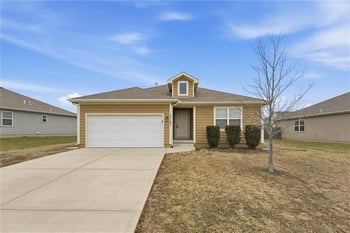17181 Kill Creek Rd, Gardner, KS 66030