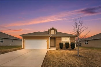 17181 Kill Creek Rd, Gardner, KS 66030