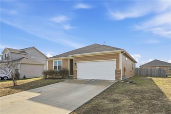 17174 Pratt St, Gardner, KS 66030