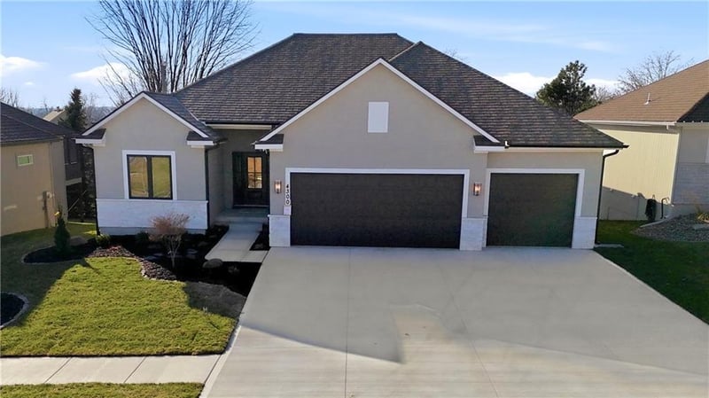 4300 NE Hideaway Dr, Lee's Summit, MO 64064