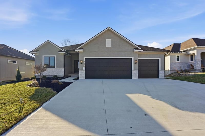 4300 NE Hideaway Dr, Lee's Summit, MO 64064