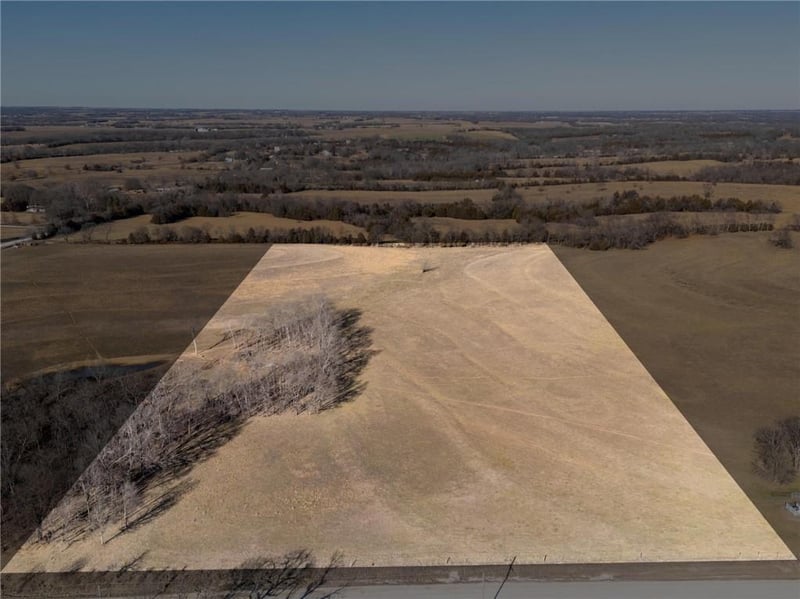2255B Riley Rd, Ottawa, KS 66067
