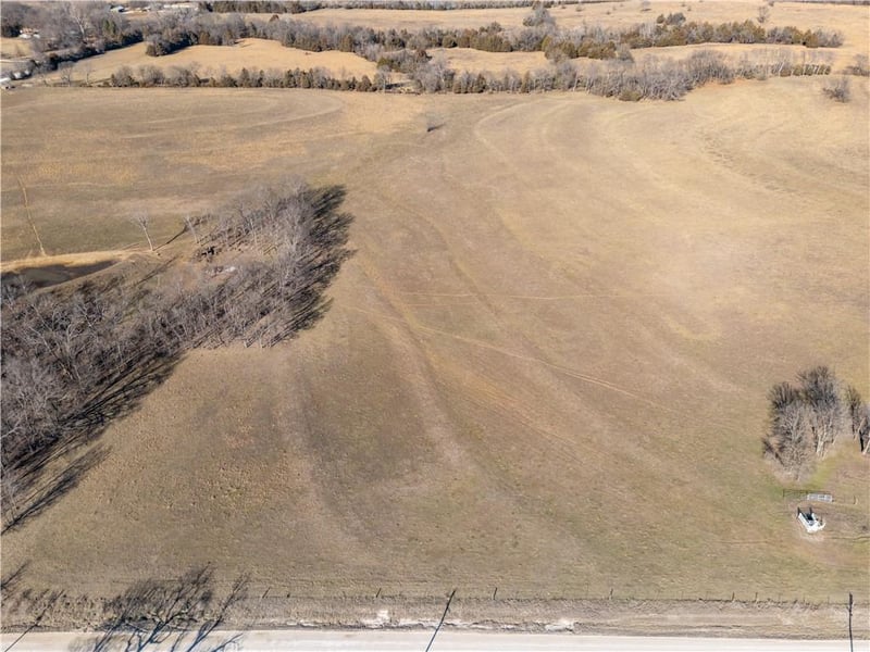 2255B Riley Rd, Ottawa, KS 66067