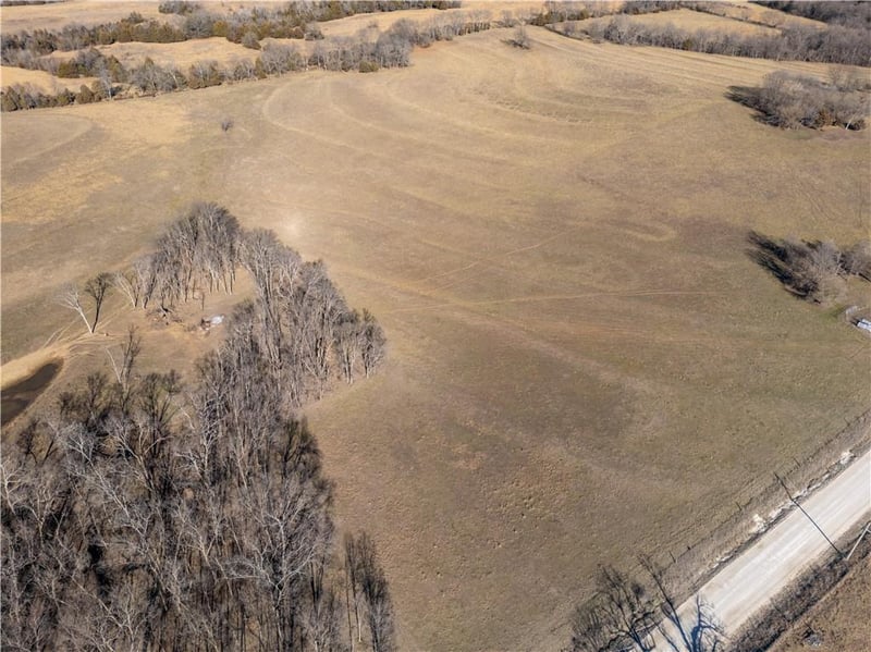 2255B Riley Rd, Ottawa, KS 66067