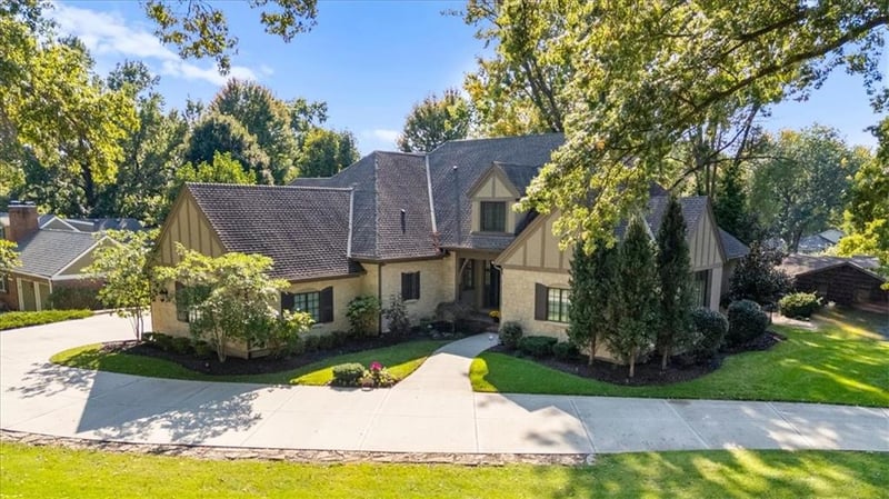 8500 Belinder Rd, Leawood, KS 66206