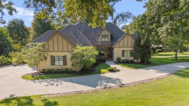8500 Belinder Rd, Leawood, KS 66206