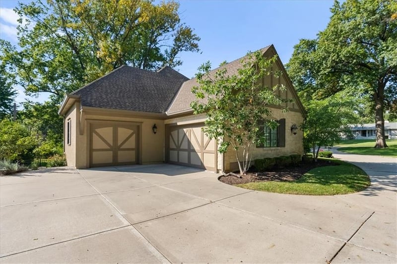 8500 Belinder Rd, Leawood, KS 66206