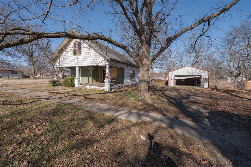 415 Elm St, Chetopa, KS 67336