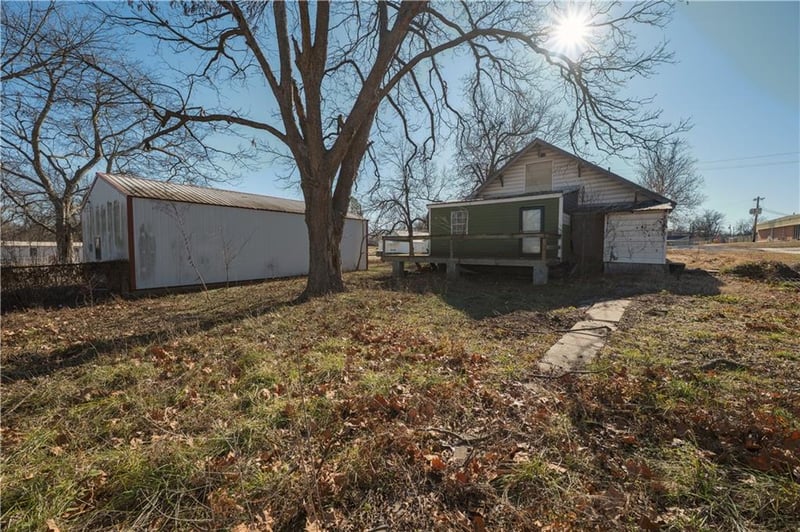 415 Elm St, Chetopa, KS 67336