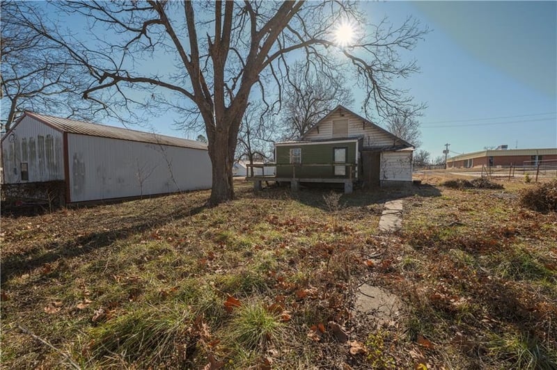 415 Elm St, Chetopa, KS 67336