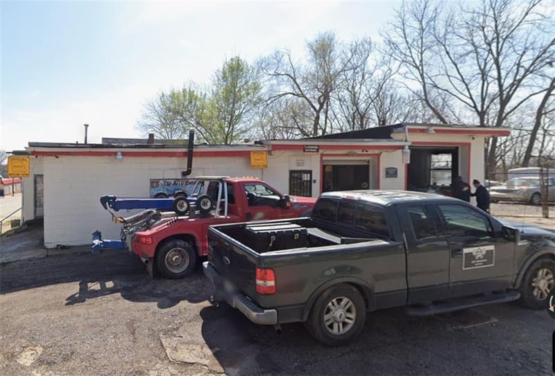 4401 27th St, Kansas City, MO 64127