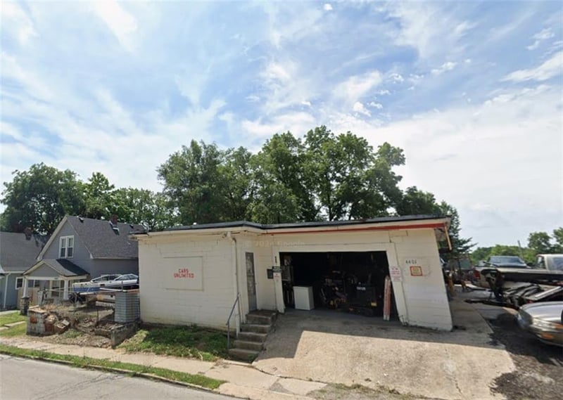 4401 27th St, Kansas City, MO 64127