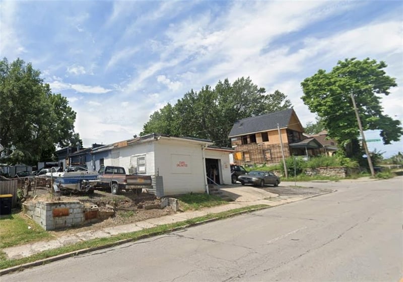 4401 27th St, Kansas City, MO 64127