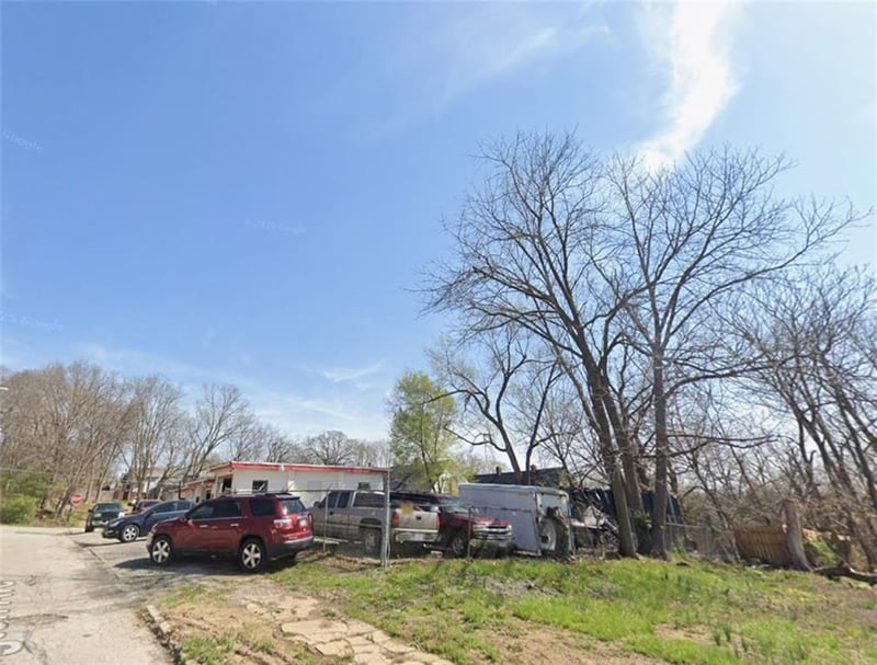 4401 27th St, Kansas City, MO 64127