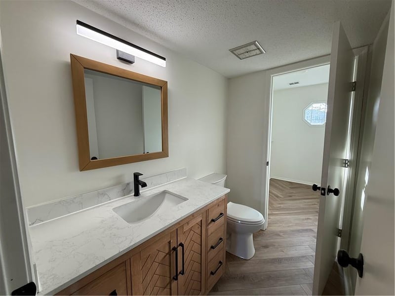 8512 98th St, Overland Park, KS 66212