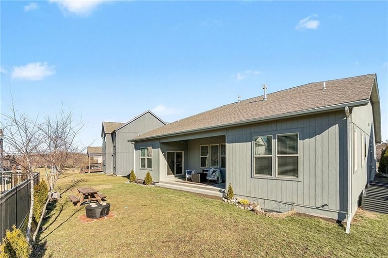 8100 N Tullis Ave, Kansas City, MO 64158