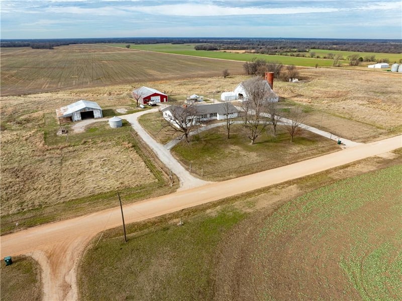 5120 SW 10th St, Columbus, KS 66725
