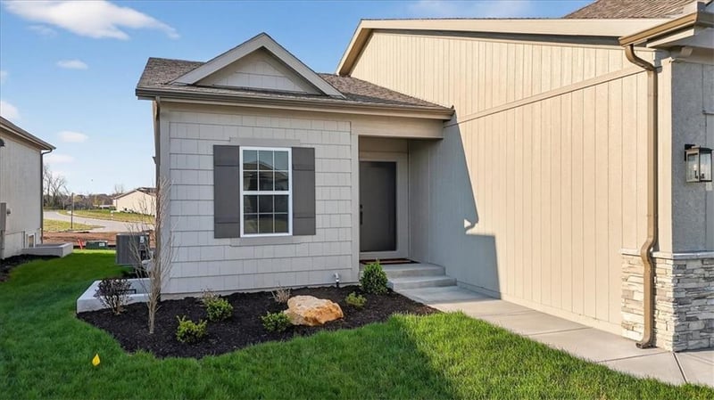 25037 94th Ter, Lenexa, KS 66227