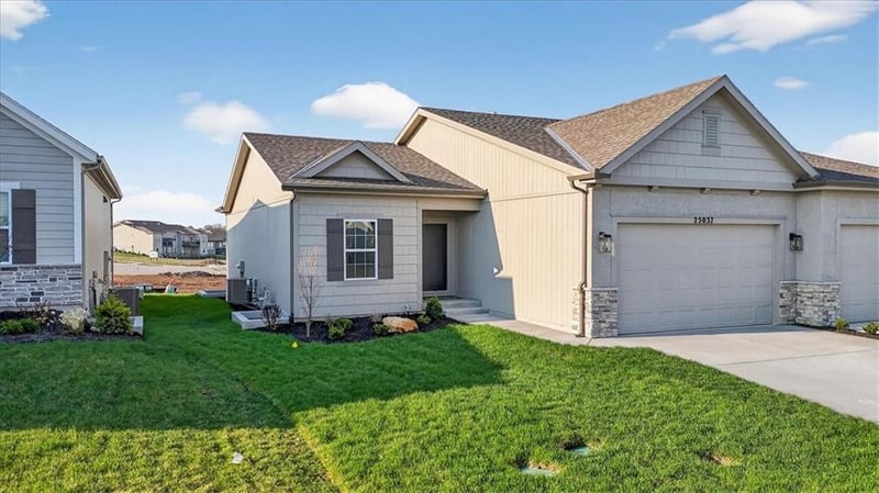 25037 94th Ter, Lenexa, KS 66227