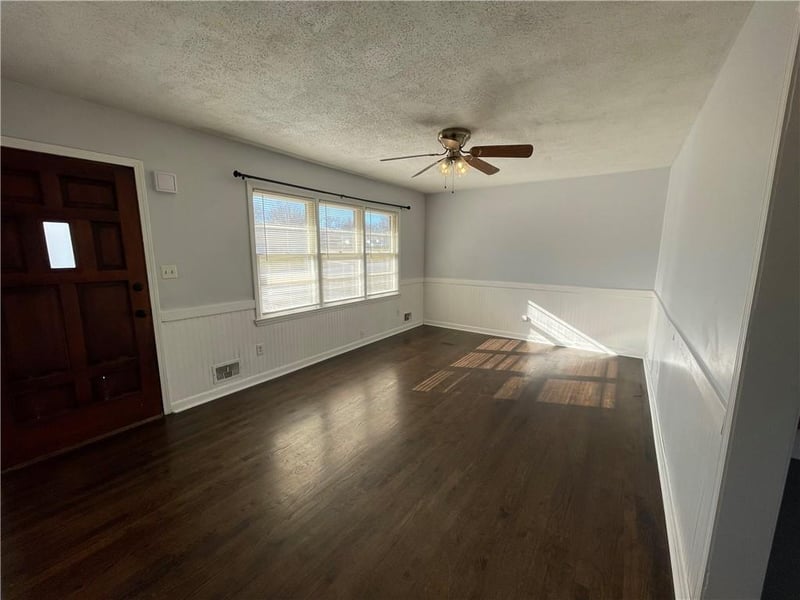 602 4th Ter, Lee's Summit, MO 64063