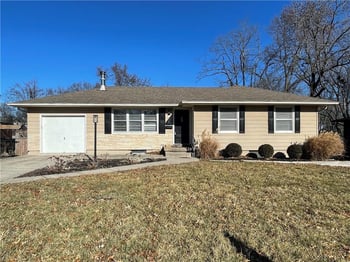 602 4th Ter, Lee's Summit, MO 64063