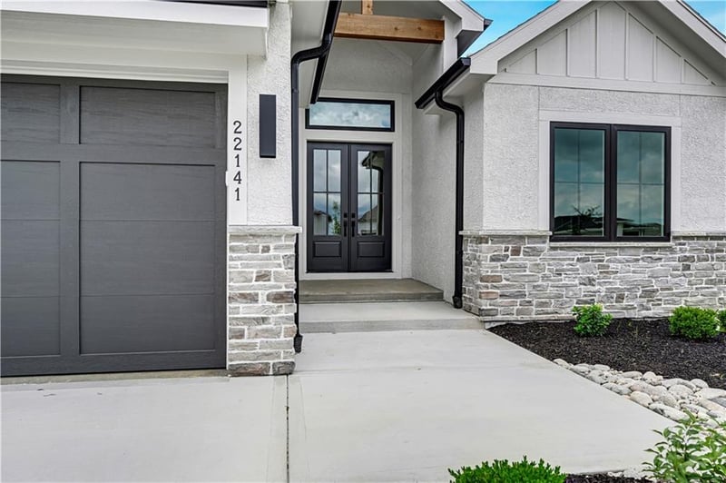 22141 94th Ter, Lenexa, KS 66220