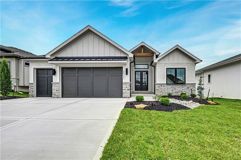 22141 94th Ter, Lenexa, KS 66220