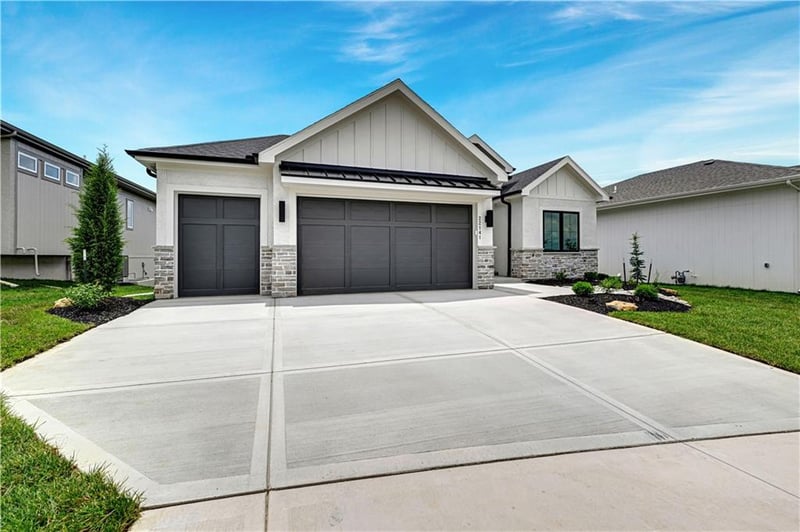 22141 94th Ter, Lenexa, KS 66220