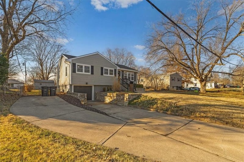 602 Cedar St, Belton, MO 64012