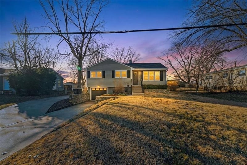 602 Cedar St, Belton, MO 64012