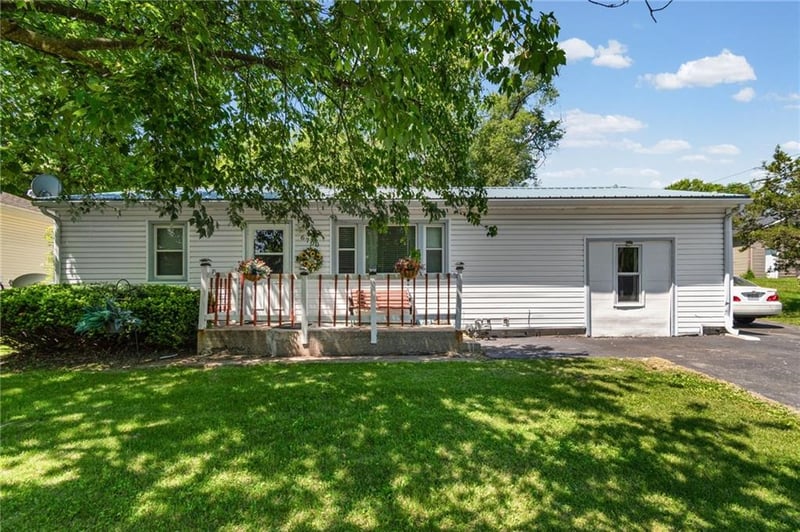 6700 River Rd, Pleasant Valley, MO 64068
