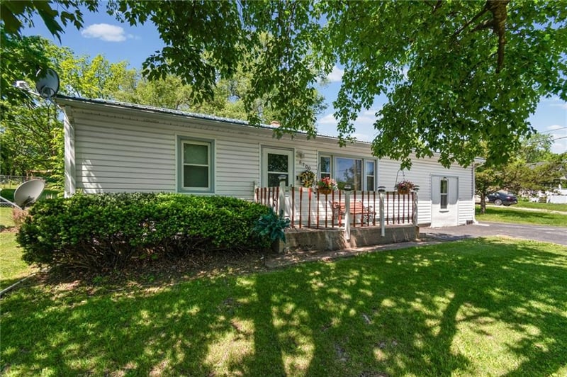 6700 River Rd, Pleasant Valley, MO 64068