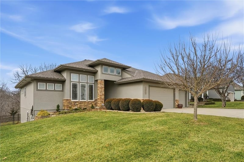 8608 Ridgeway Ct, Raytown, MO 64138