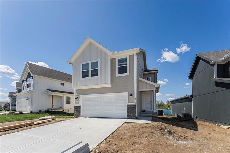 8704 Edgewater Dr, Blue Springs, MO 64064