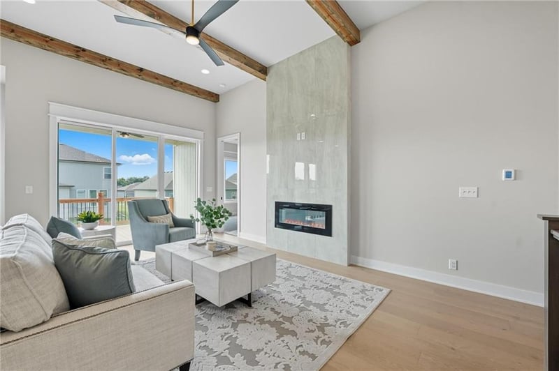 2127 Killarney Ln, Lee's Summit, MO 64081