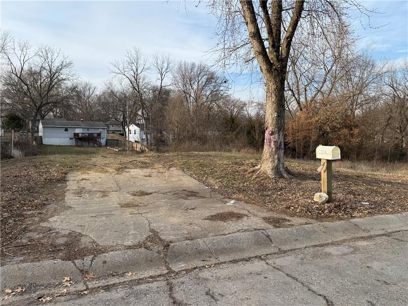 4918 Wallace Ave, Kansas City, MO 64119