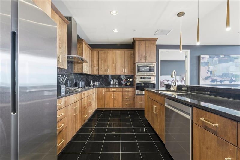 700 31st St #1502, Kansas City, MO 64108