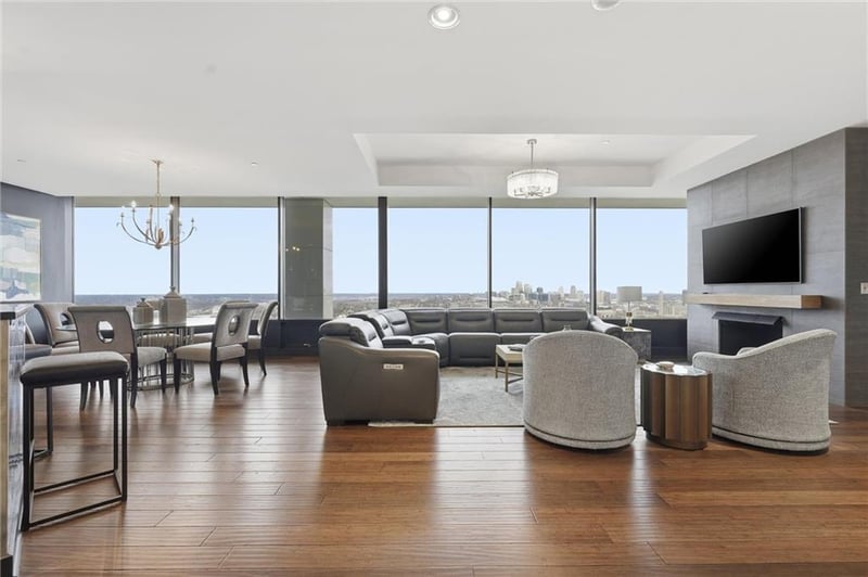 700 31st St #1502, Kansas City, MO 64108