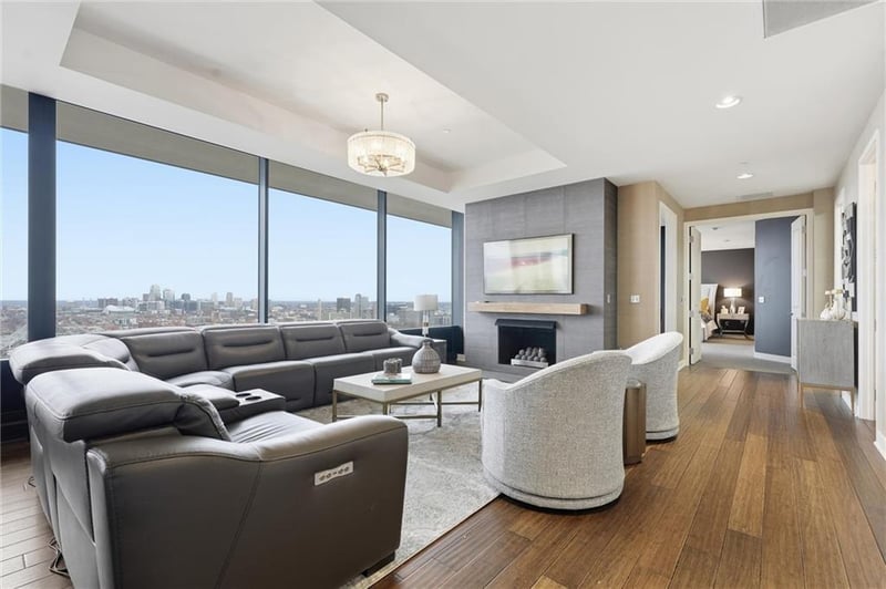 700 31st St #1502, Kansas City, MO 64108