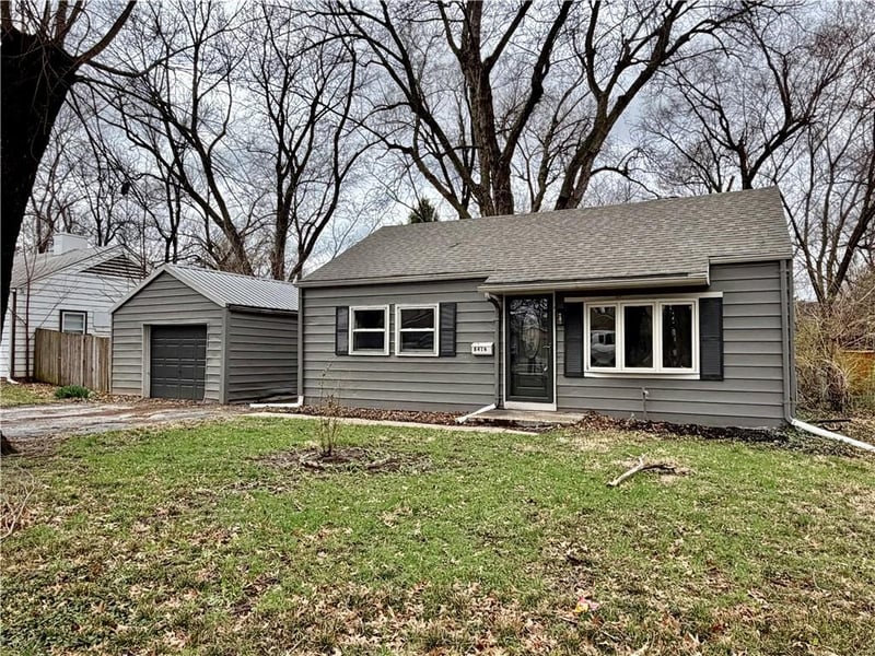 8416 Greenwood Rd, Raytown, MO 64138