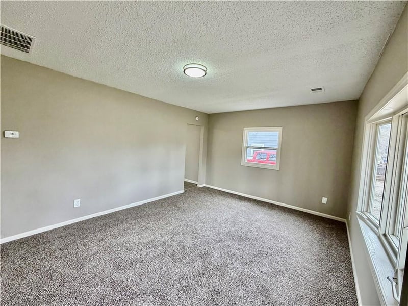 8416 Greenwood Rd, Raytown, MO 64138
